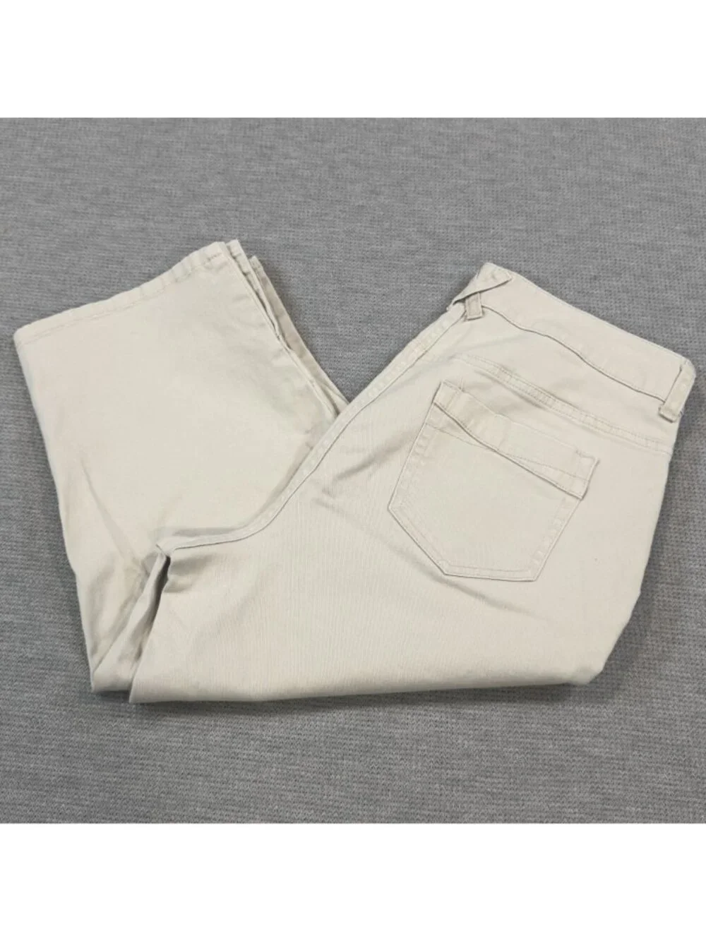 Christopher & Banks Capri Pants Womens Size 10 Beige Button Hem Detail Lt Khaki - Picture 8 of 16